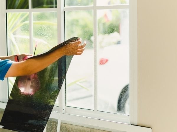 Garanta o controle da luminosidade com película refletiva em Jacareí SP